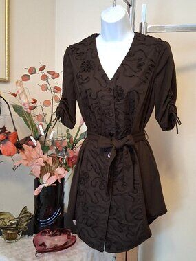 NWOT KAPALUA Women’s Embroidery Design Brown Soft Stretch Dress Shirt 8